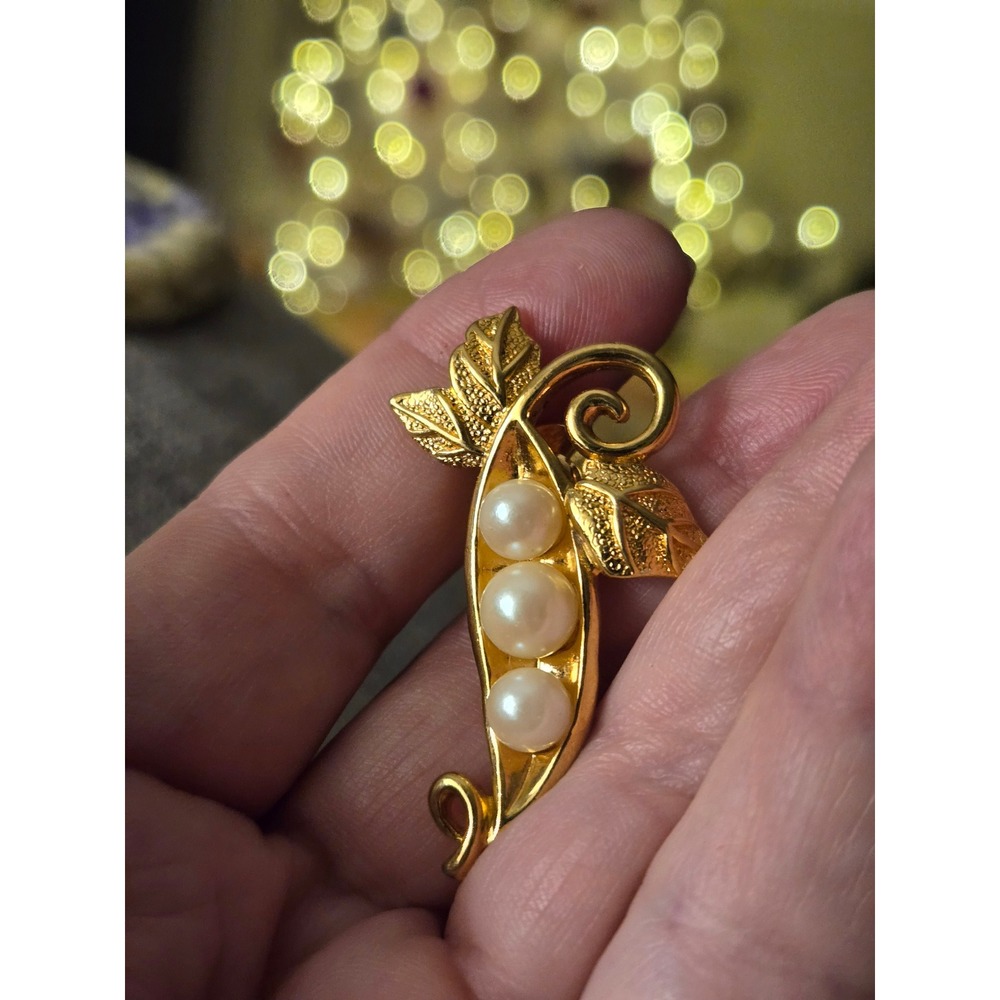 Avon Three Peas In A Pod Brooch Vintage Goldtone Lapel Scatter Pin
